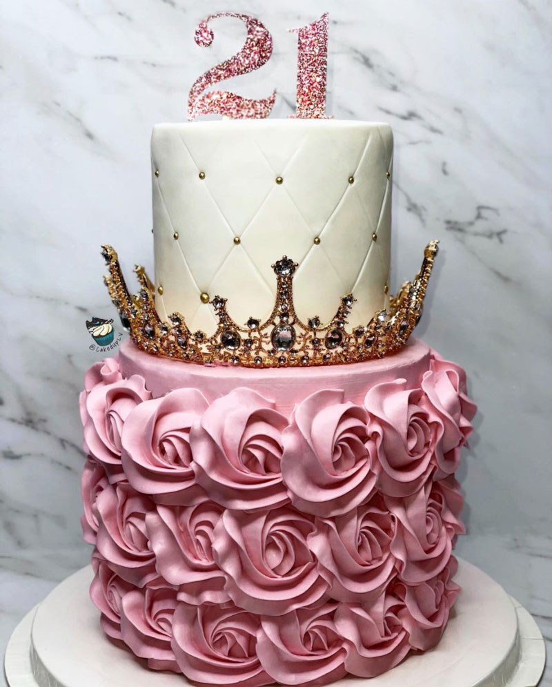 Rosa Cakes - Bolo 2 andares Princesa Rosa e dourado.