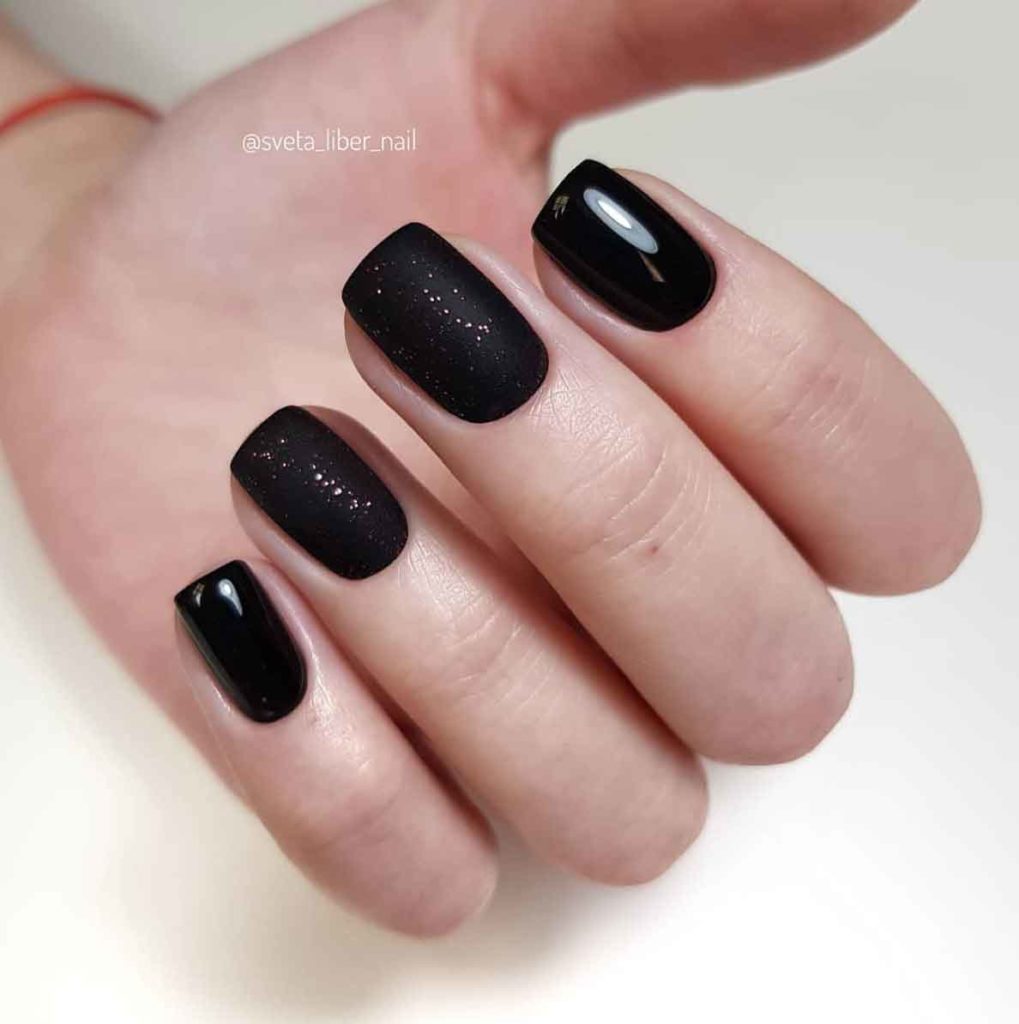 unhas lindas decoradas preta com glitter simples fosca matte moderna minimalista curta