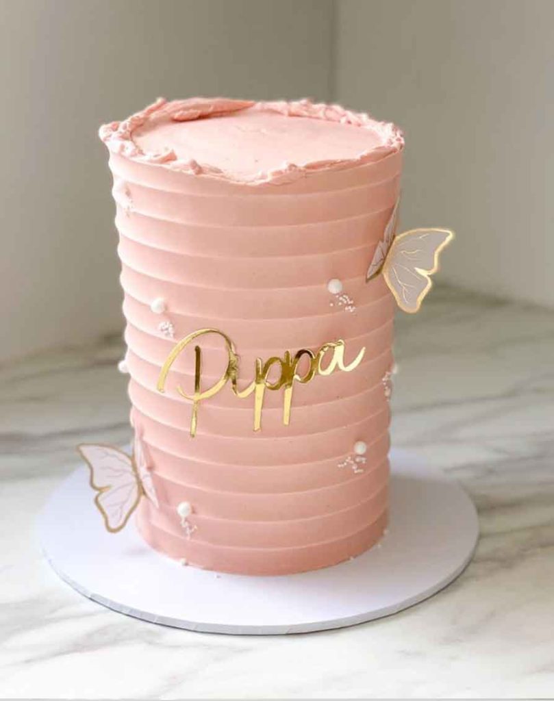 bolo de princesa rosa e dourado