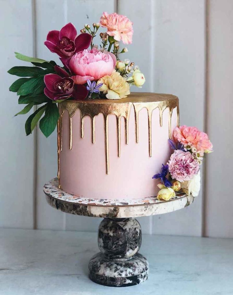 bolo de princesa rosa e dourado adulto