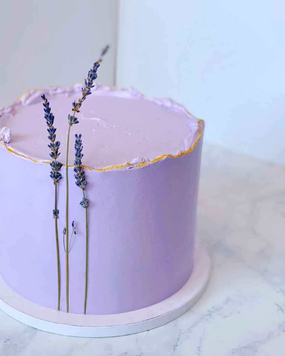 Bolo de Aniversário Feminino → Moderno, Personalizado, Simples, Rosa