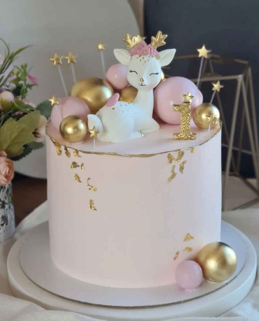 bolo rosa com dourado infantil