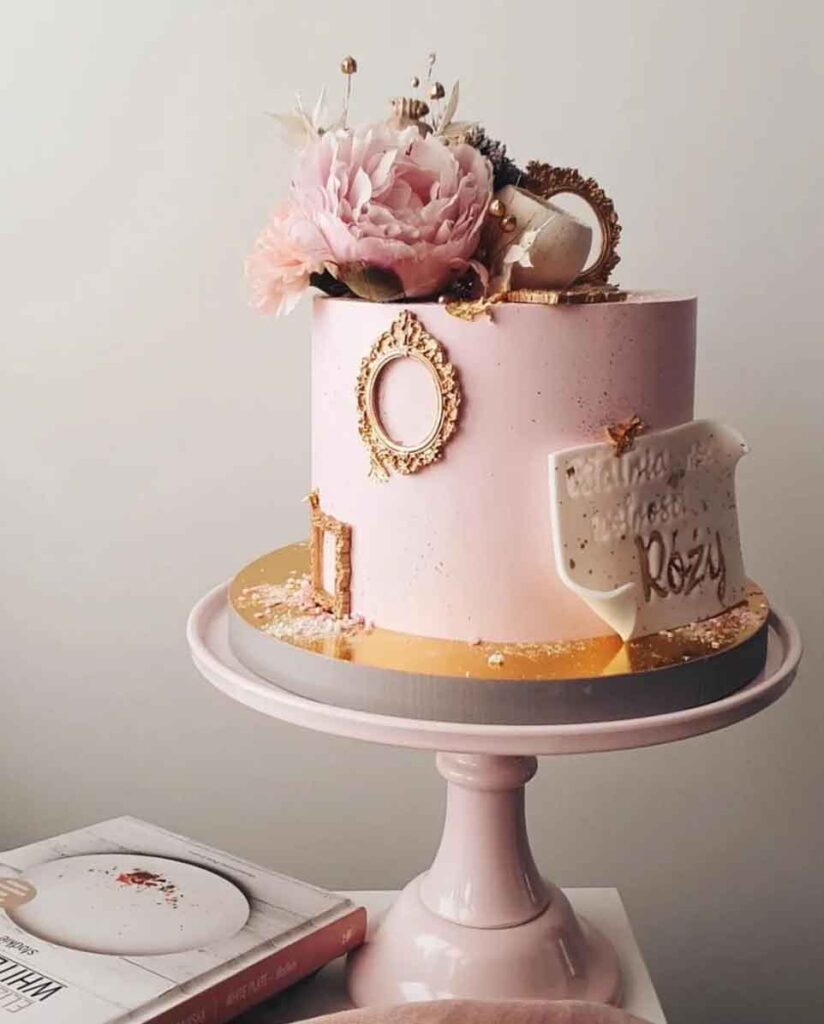 bolo feminino rosa com dourado
