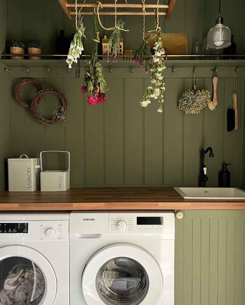 ideia de lavanderia pequena planejada verde rustica